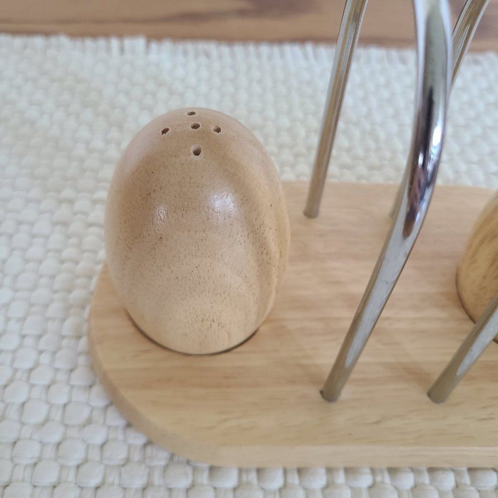 NWOT Metal and Solid Wood Egg-Shaped Salt And Pepper Shakers With Napkin Holder - Picture 5 of 12